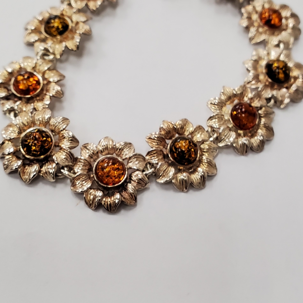 Jewelry - Picture 2 of 3